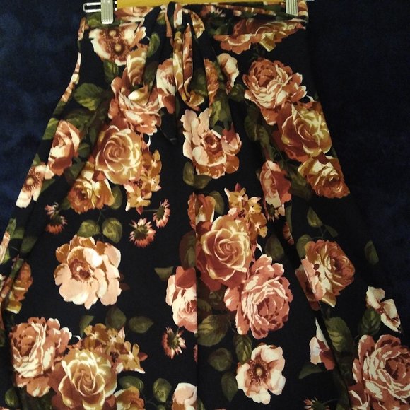Rose Print Skirt - Picture 2 of 4